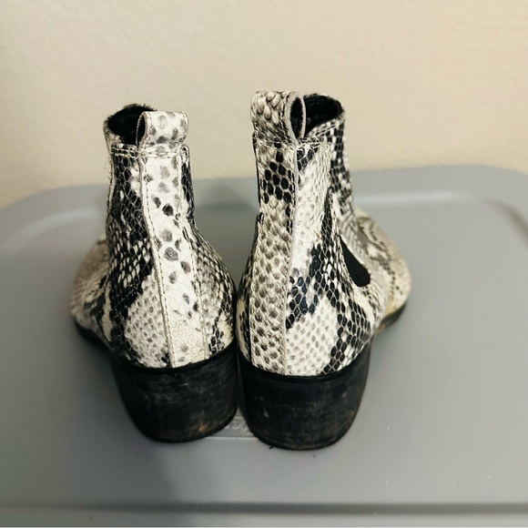 Blondo Emelia Snake Print Waterproof Ankle Chelsea Boots Size 7 - Picture 3 of 8